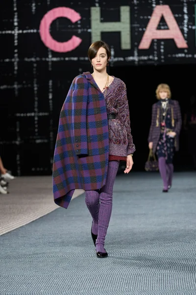 Look 15